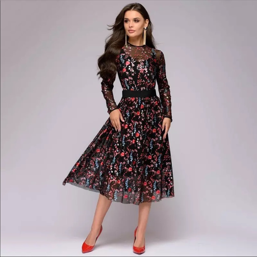 PREORDER NOW! Embroidered Floral Black Midi Dress - Picture 2 of 6